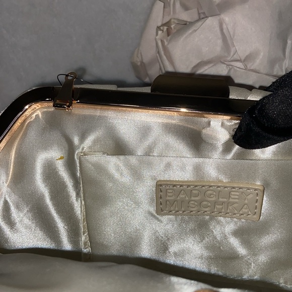 Badgley Mischka Cream Crossbody Bag - Picture 8 of 12